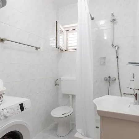 Apartment Tessa With Terrace, Free Wi-fi/parking *