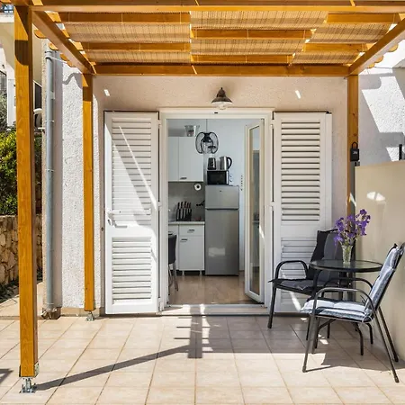 Apartment Tessa With Terrace, Free Wi-fi/parking