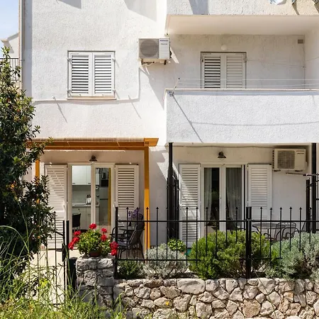 Tessa With Terrace, Free Wi-fi/parking *